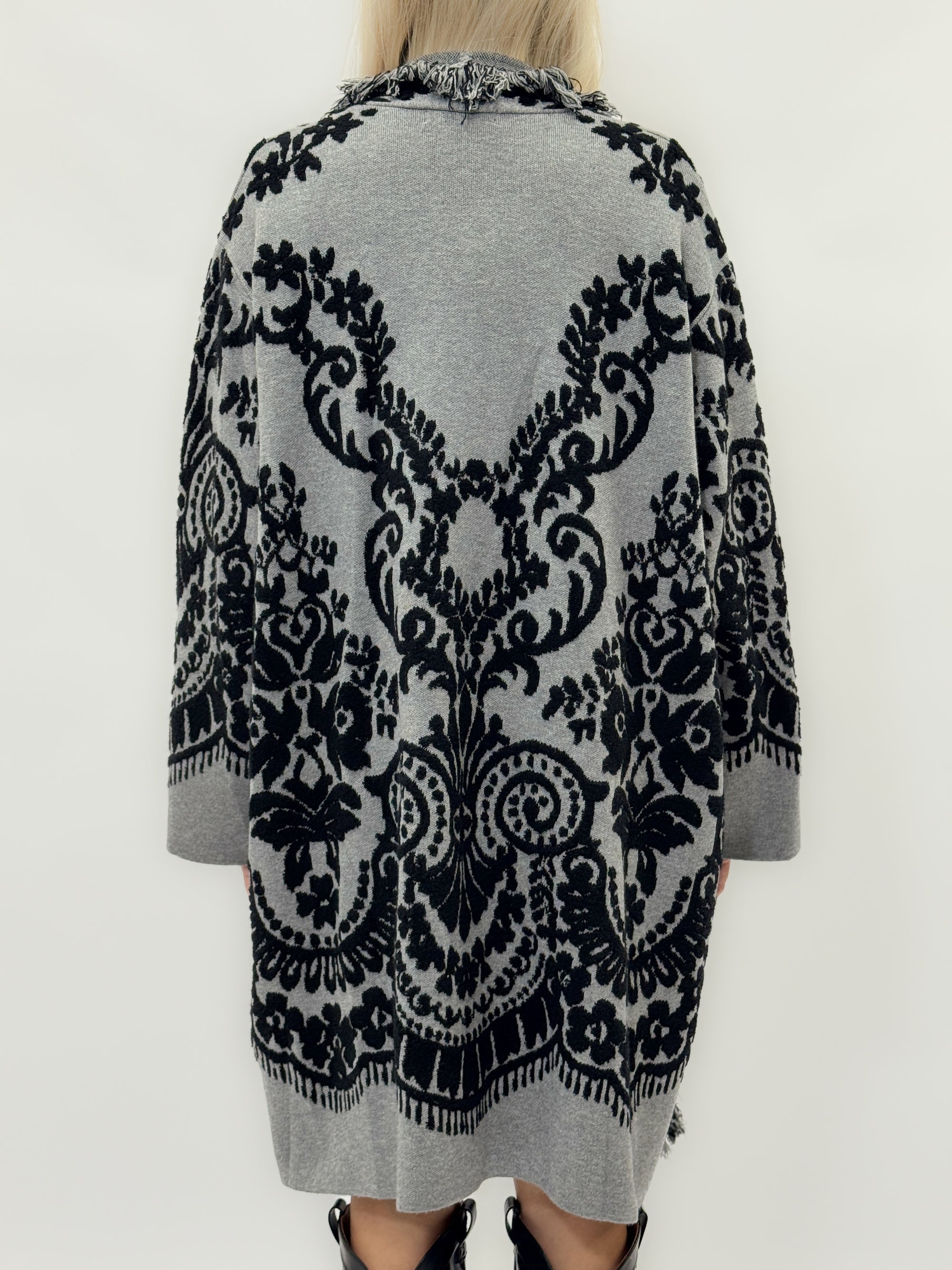 Cappotto jacquard con frange – Stile boho chic e calore avvolgente