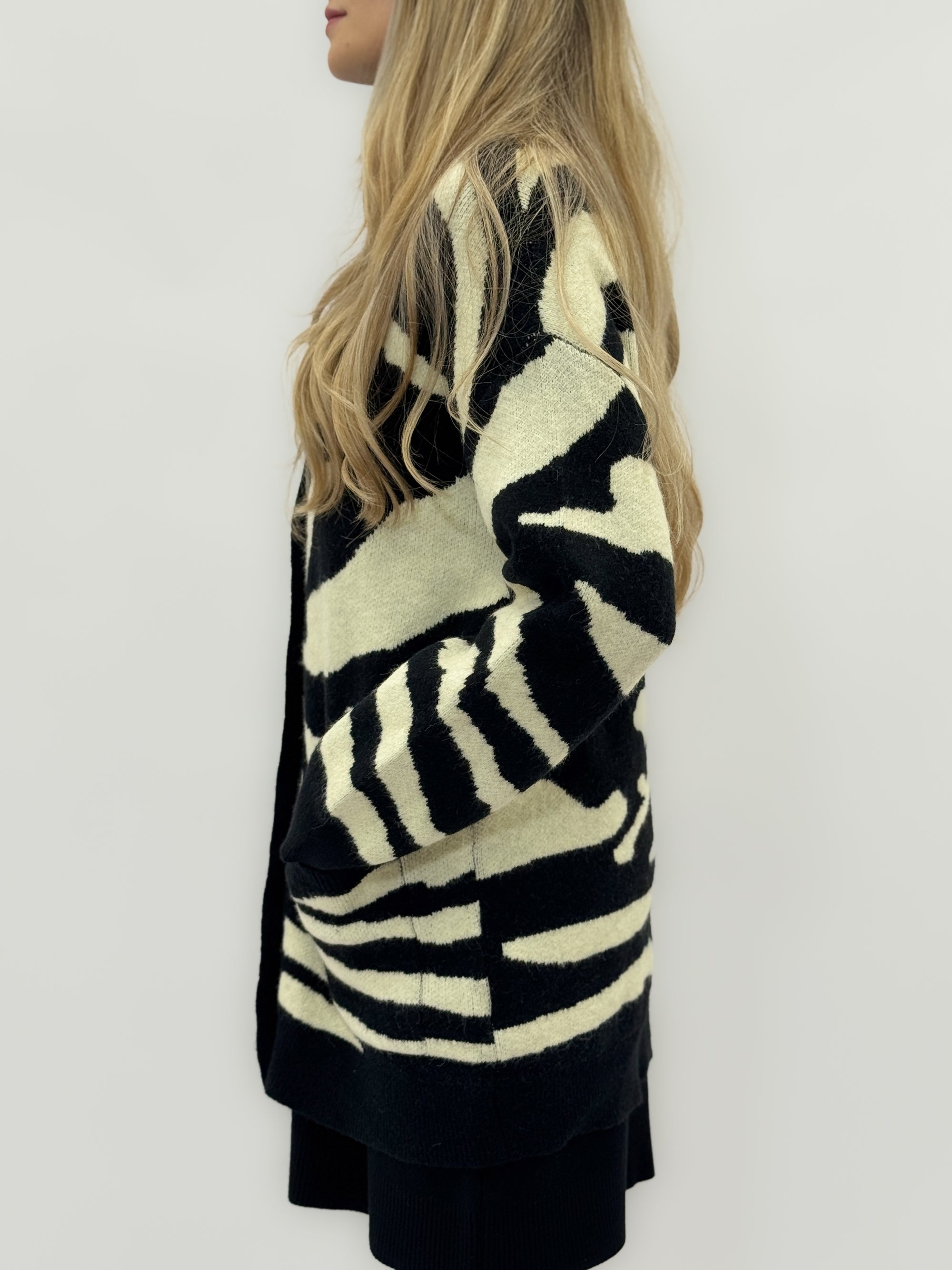 Cardigan oversize zebrato – Maglia morbida e calda