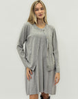 Coordinato abito e cardigan – Eleganza semplice e comfort assoluto