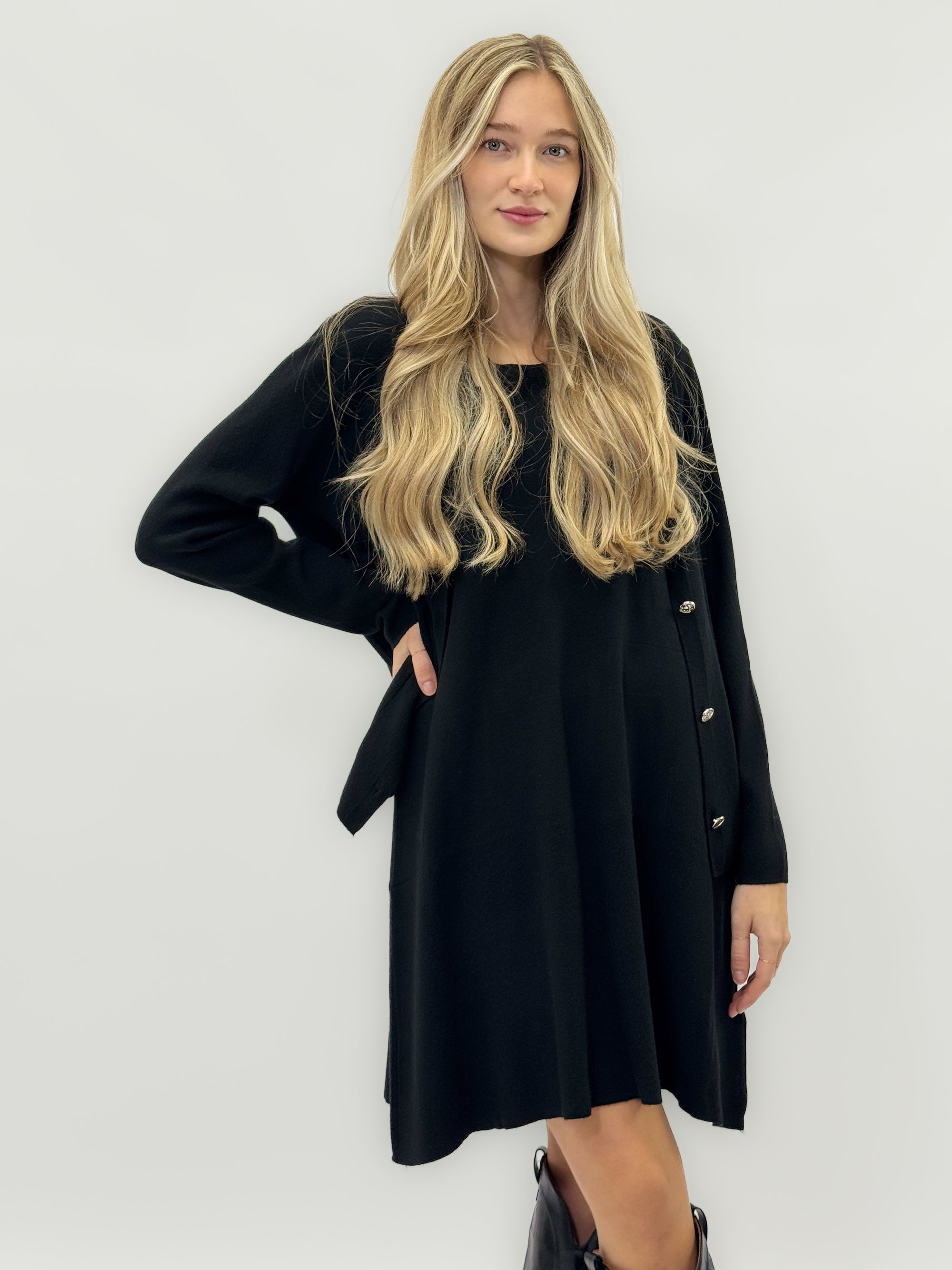 Coordinato abito e cardigan – Eleganza semplice e comfort assoluto