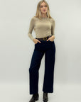 Pantalone in denim a gamba dritta – Vita alta e impunture a contrasto