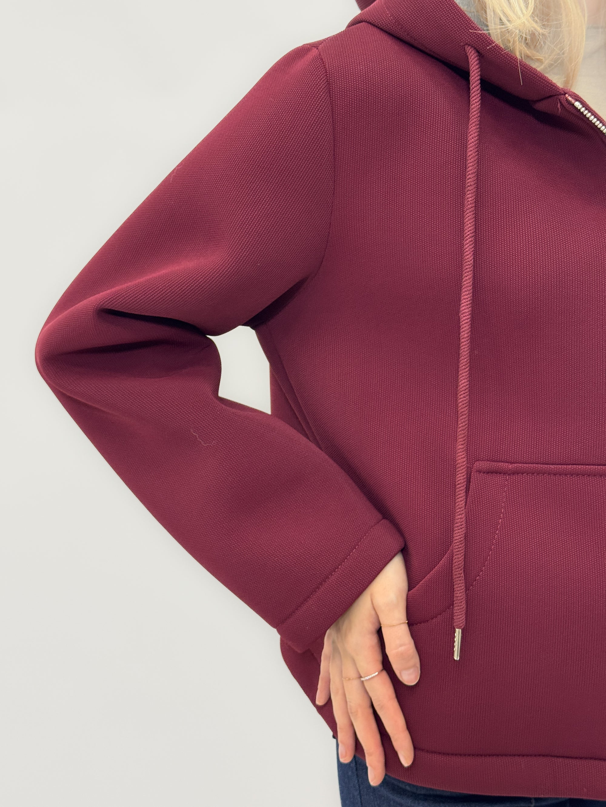 Giacca in neoprene con cappuccio – Calda e strutturata