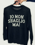 Maglia con Scritta “IO NON SBAGLIO MAI” – Morbido & Ironico