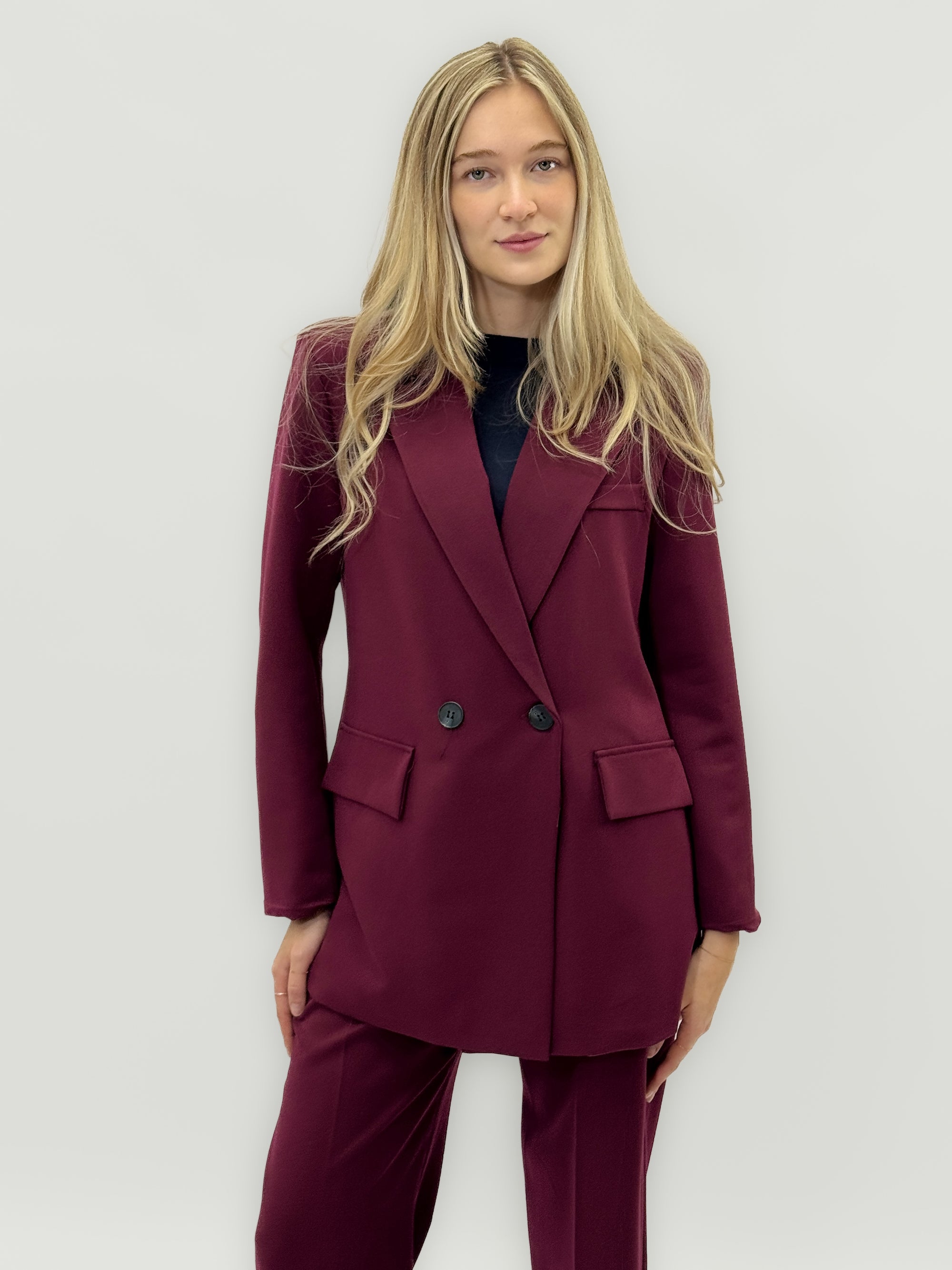 Completo tailleur giacca e pantalone – Taglio palazzo e blazer doppiopetto