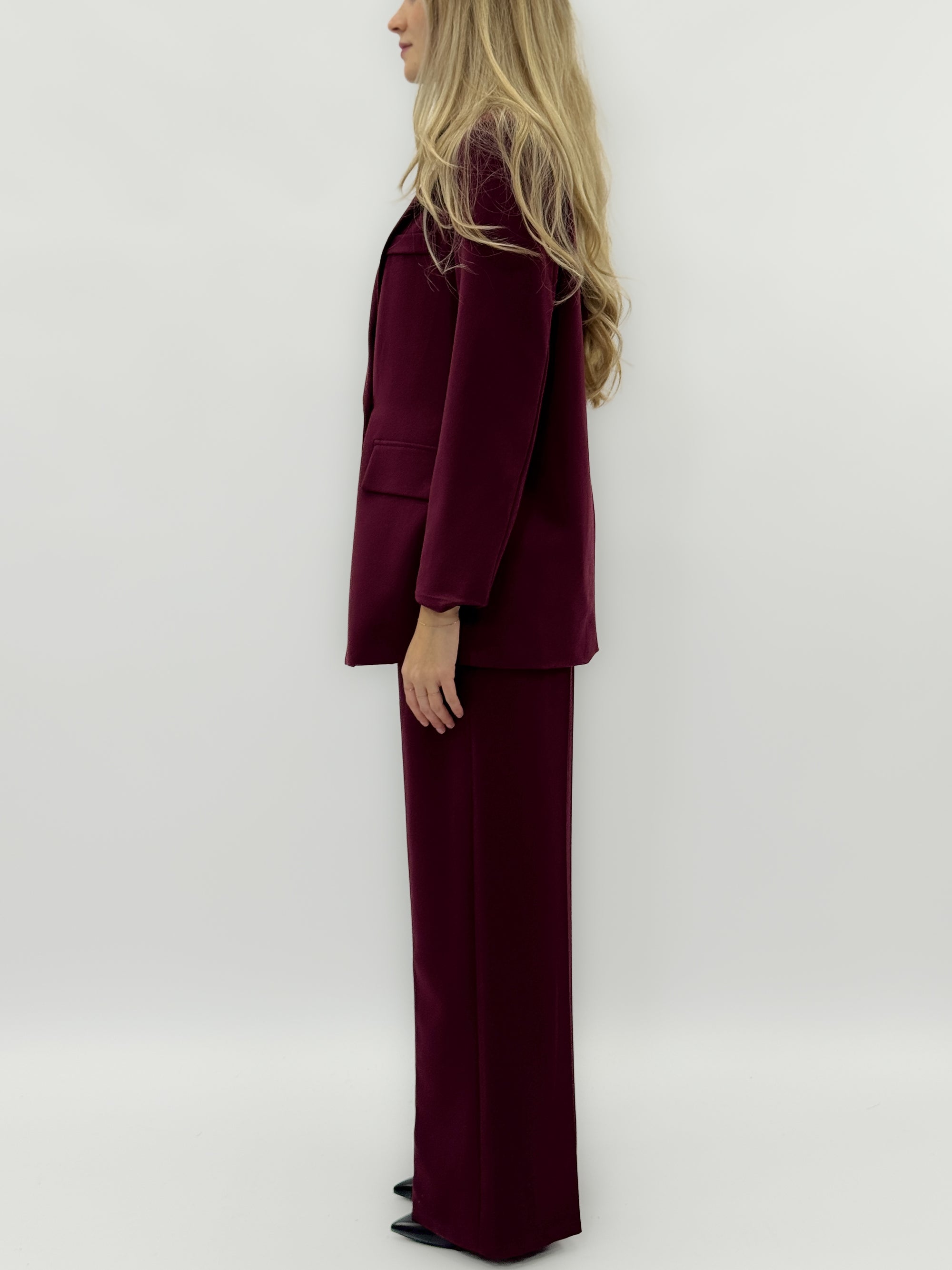 Completo tailleur giacca e pantalone – Taglio palazzo e blazer doppiopetto