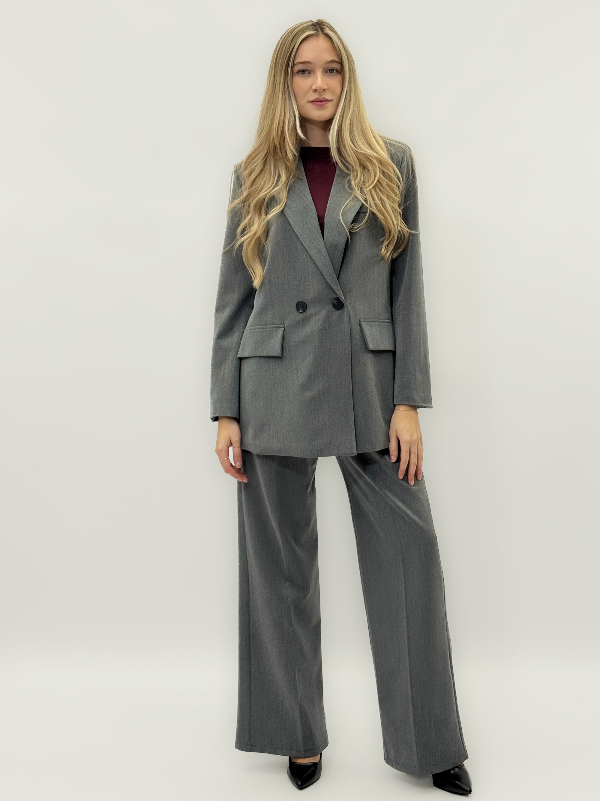 Completo tailleur giacca e pantalone – Taglio palazzo e blazer doppiopetto