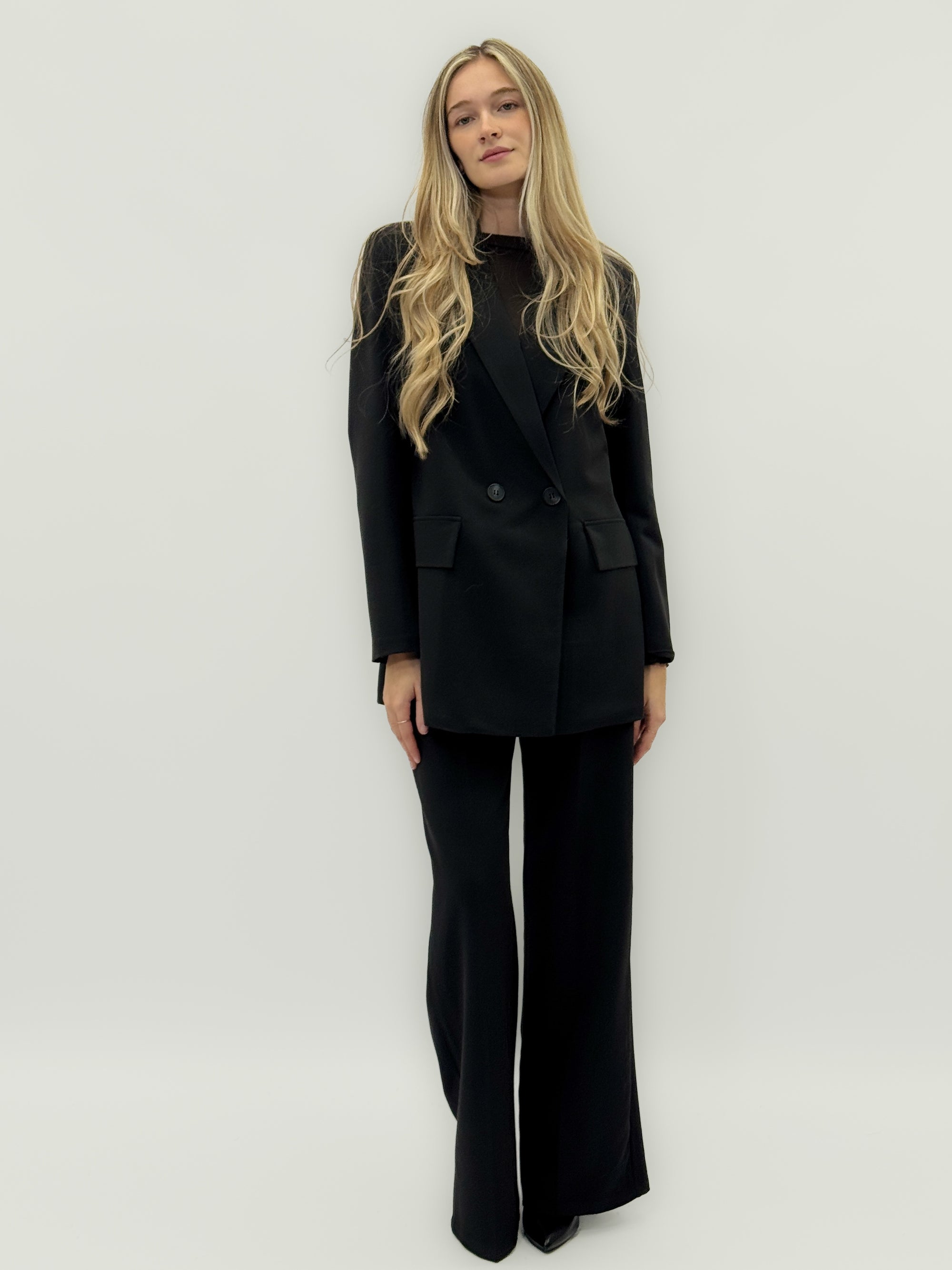 Completo tailleur giacca e pantalone – Taglio palazzo e blazer doppiopetto