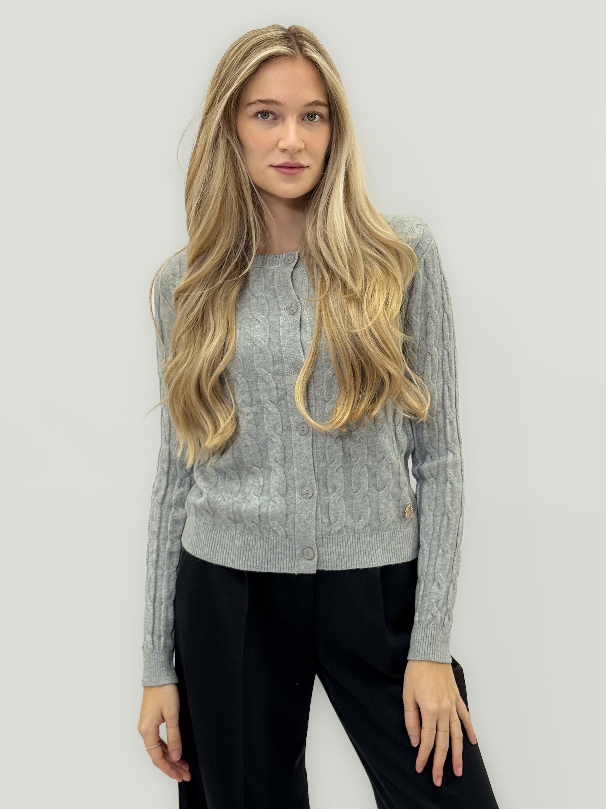 Cardigan in maglia a trecce – Eleganza senza tempo