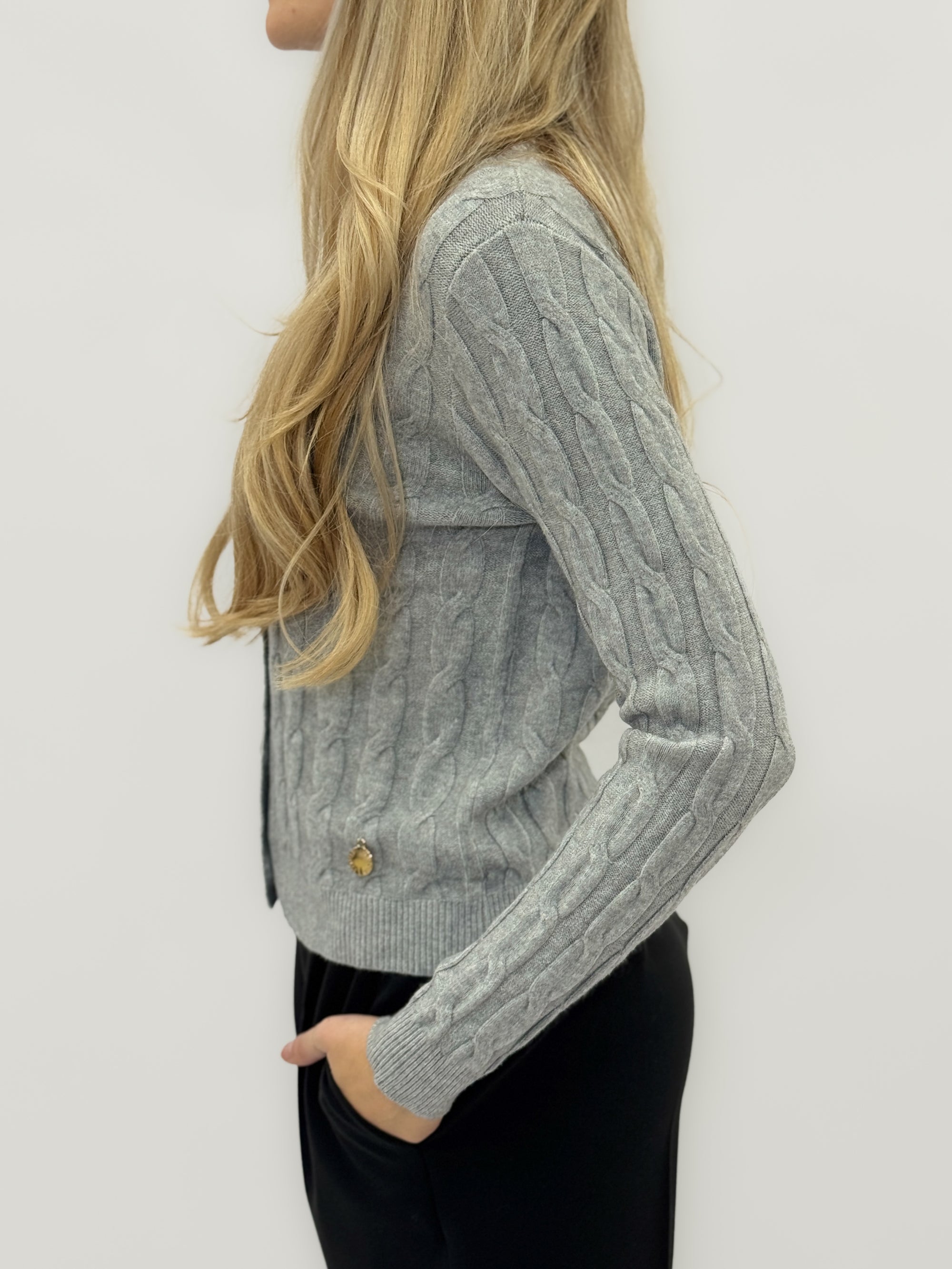 Cardigan in maglia a trecce – Eleganza senza tempo
