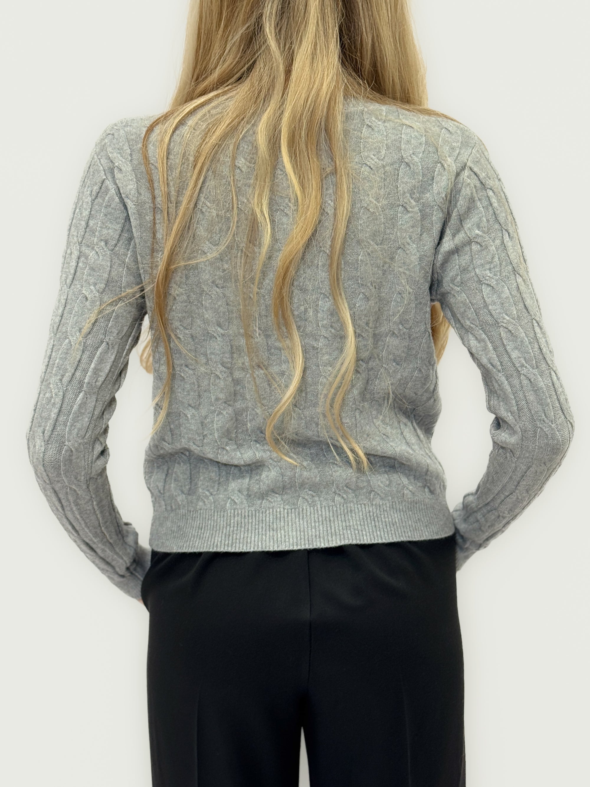 Cardigan in maglia a trecce – Eleganza senza tempo
