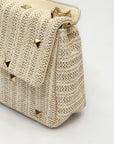 Borsa con borchie in paglia