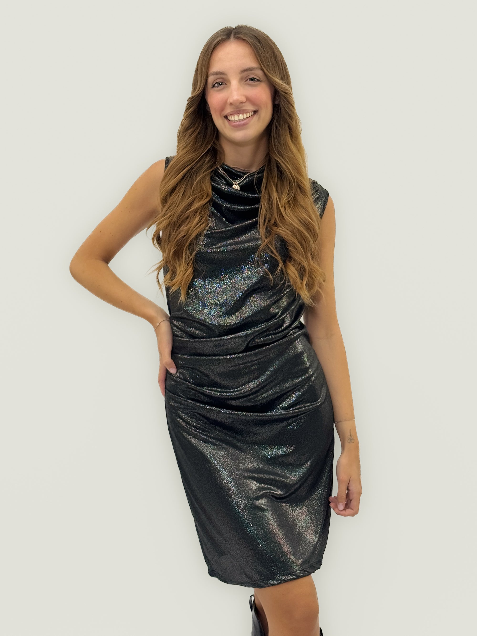 Abito corto effetto lamé con drappeggio – Eleganza scintillante per le tue serate
