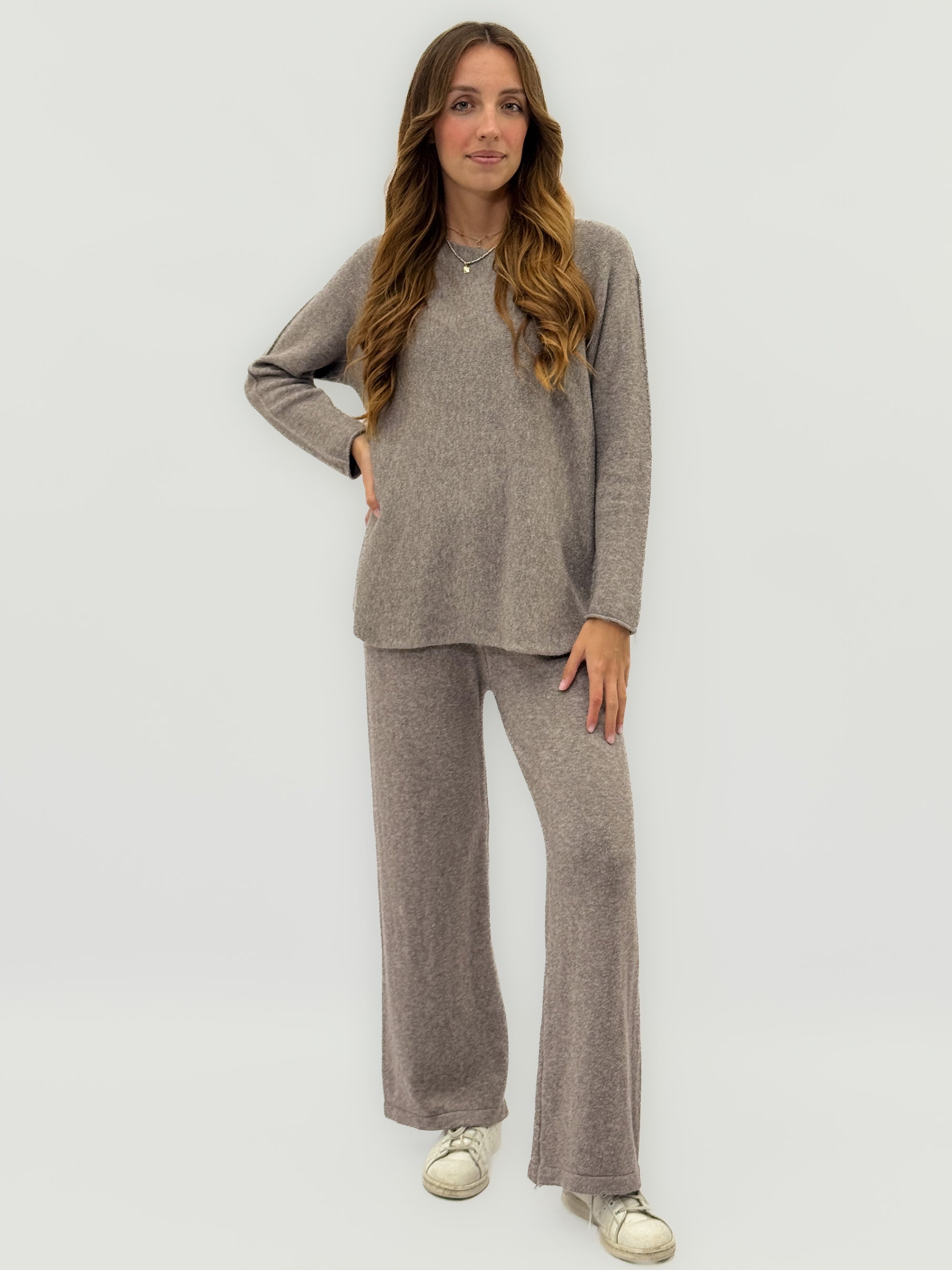 Completo morbido in maglia tinta unita