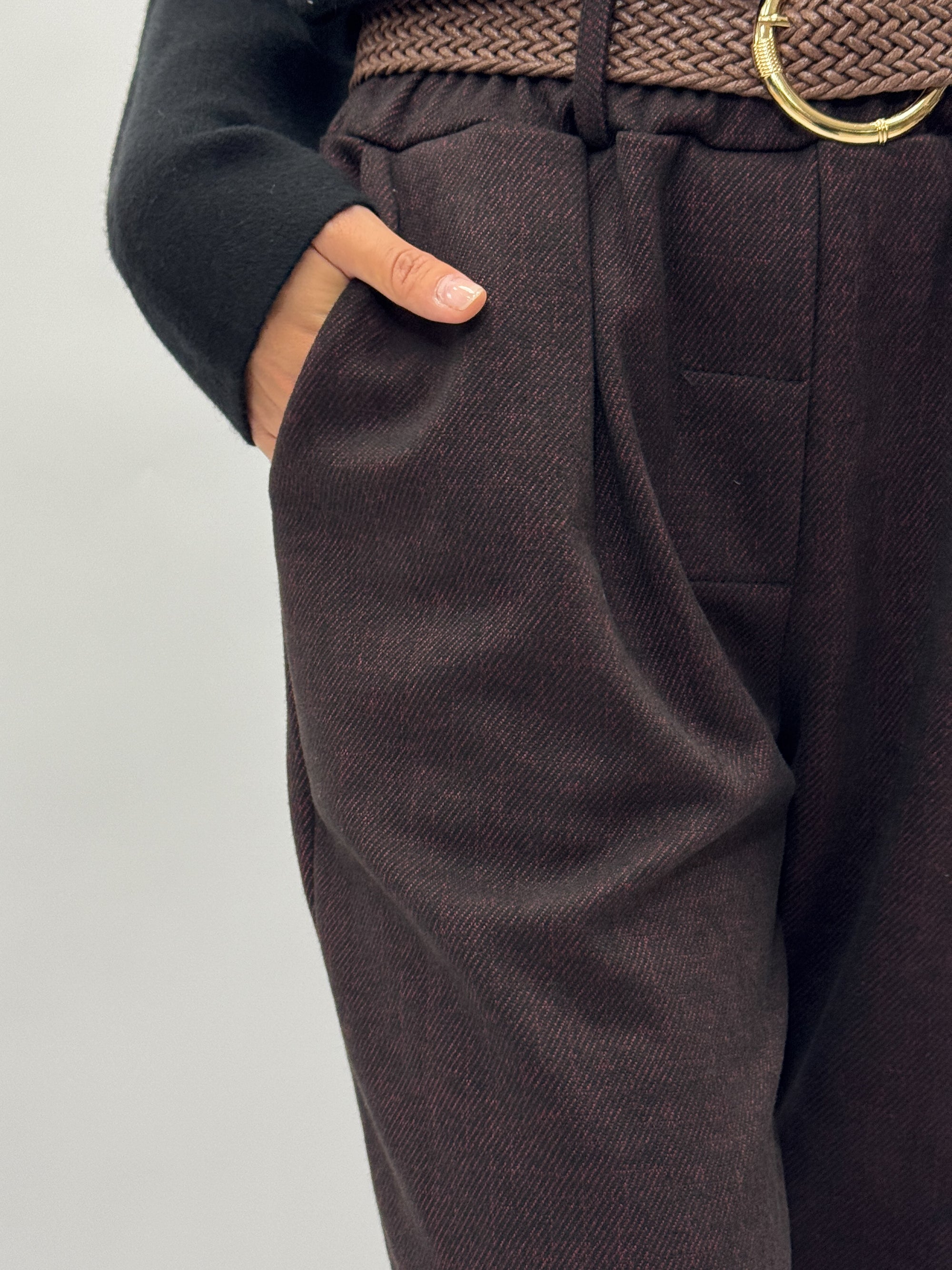 Pantaloni dritti con pinces – Comfort e stile quotidiano