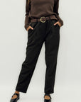 Pantaloni dritti con pinces – Comfort e stile quotidiano
