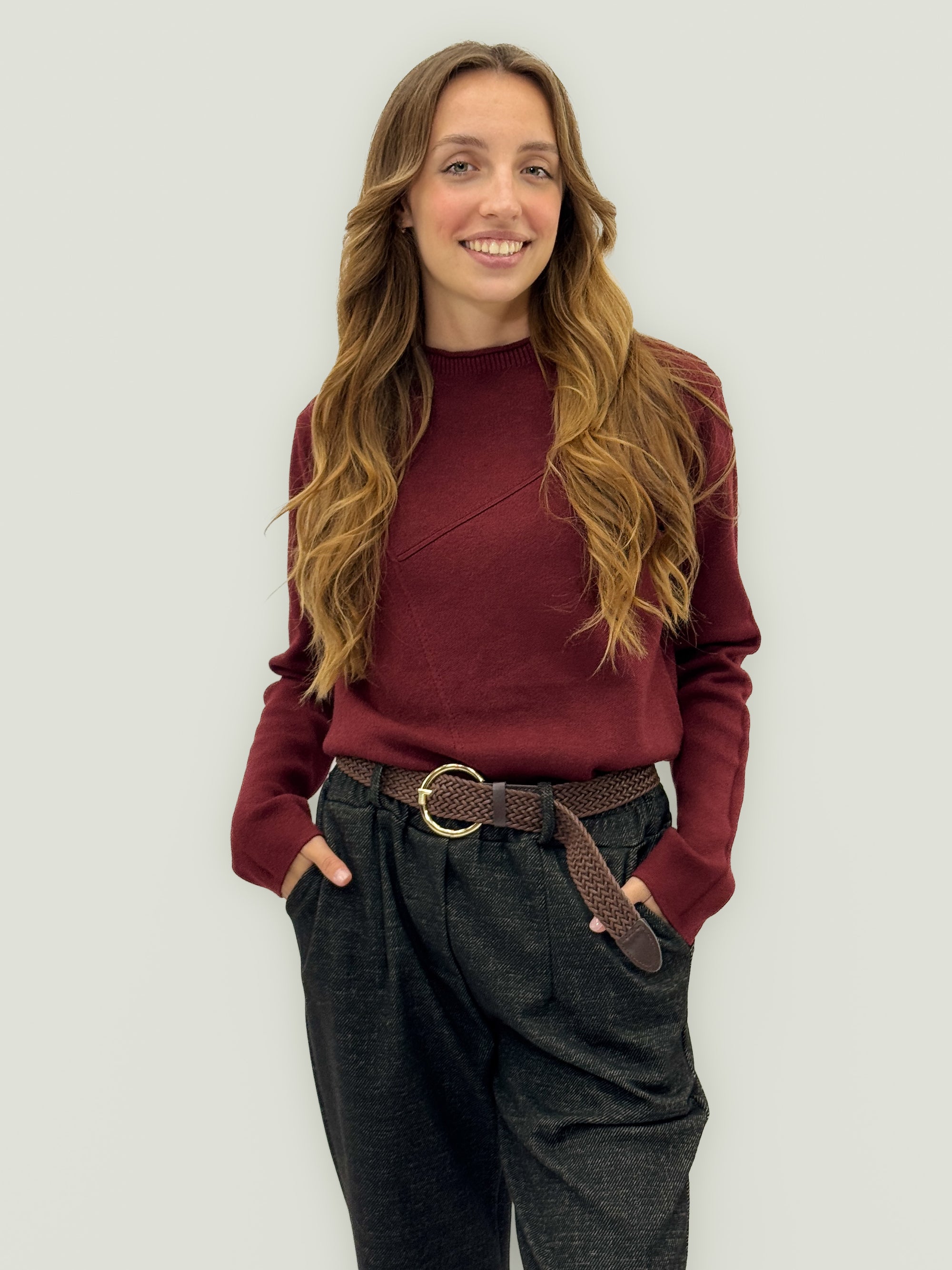 Maglia con taglio geometrico – Eleganza minimal e comfort quotidiano