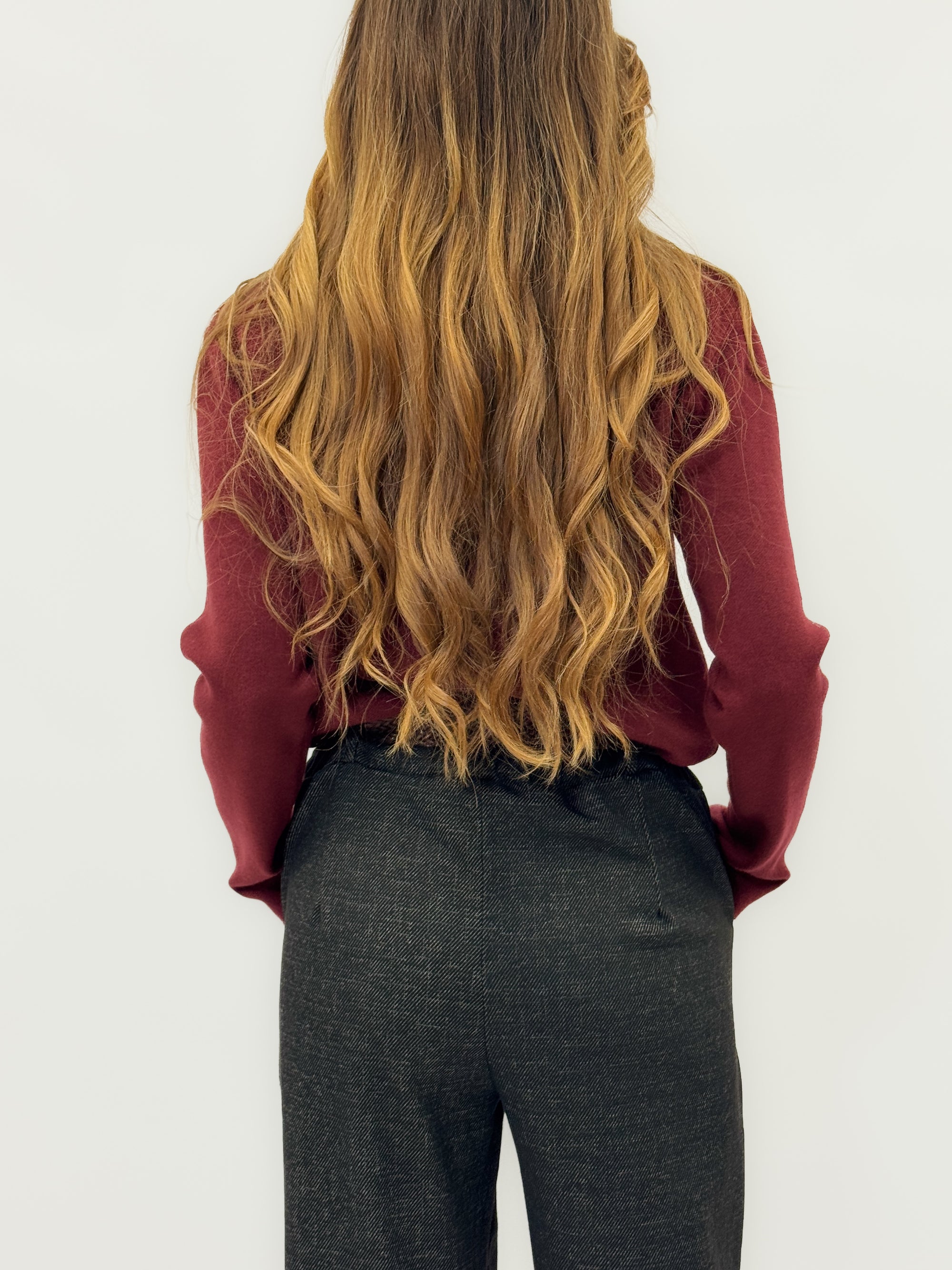 Maglia con taglio geometrico – Eleganza minimal e comfort quotidiano