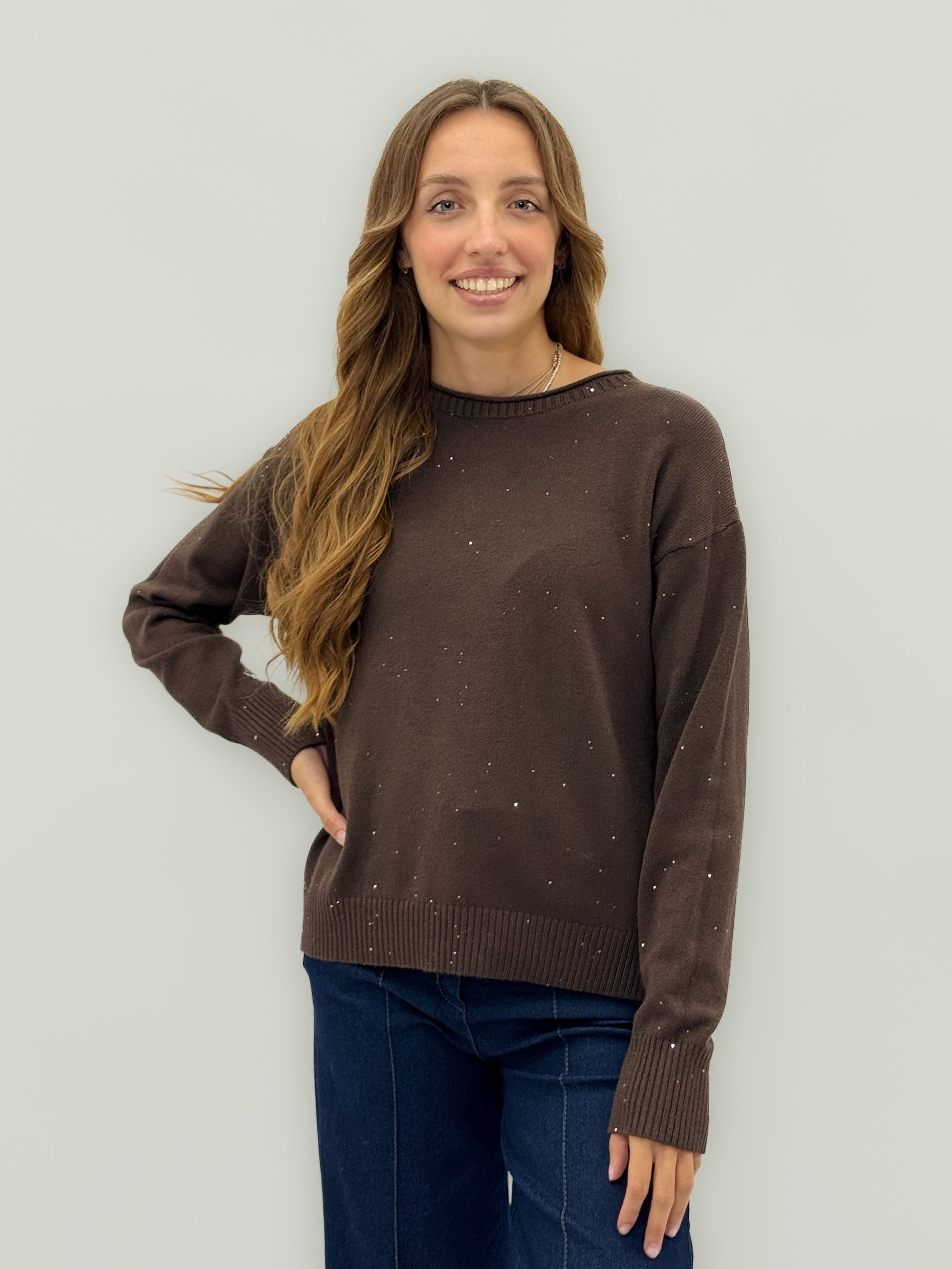 Maglioncino con micro strass – Luminosità discreta ed elegante