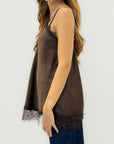 Top in raso con bordo in pizzo – Eleganza e femminilità