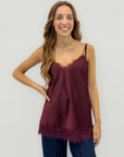 Top in raso con bordo in pizzo – Eleganza e femminilità
