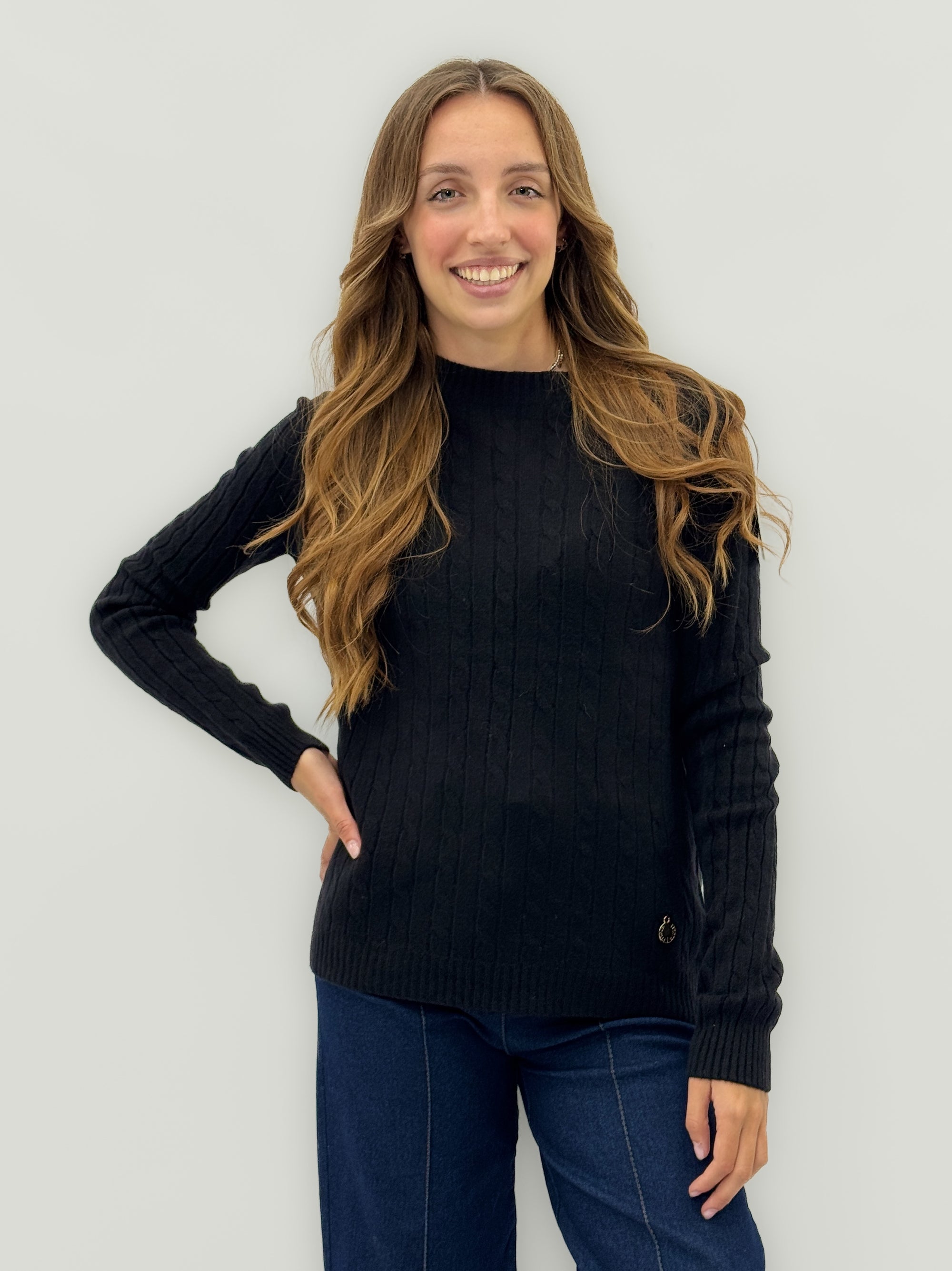 Maglia morbida trecce basic – Calore e semplicità raffinata