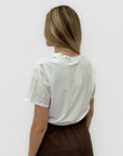 T-shirt sangallo con ricami floreali