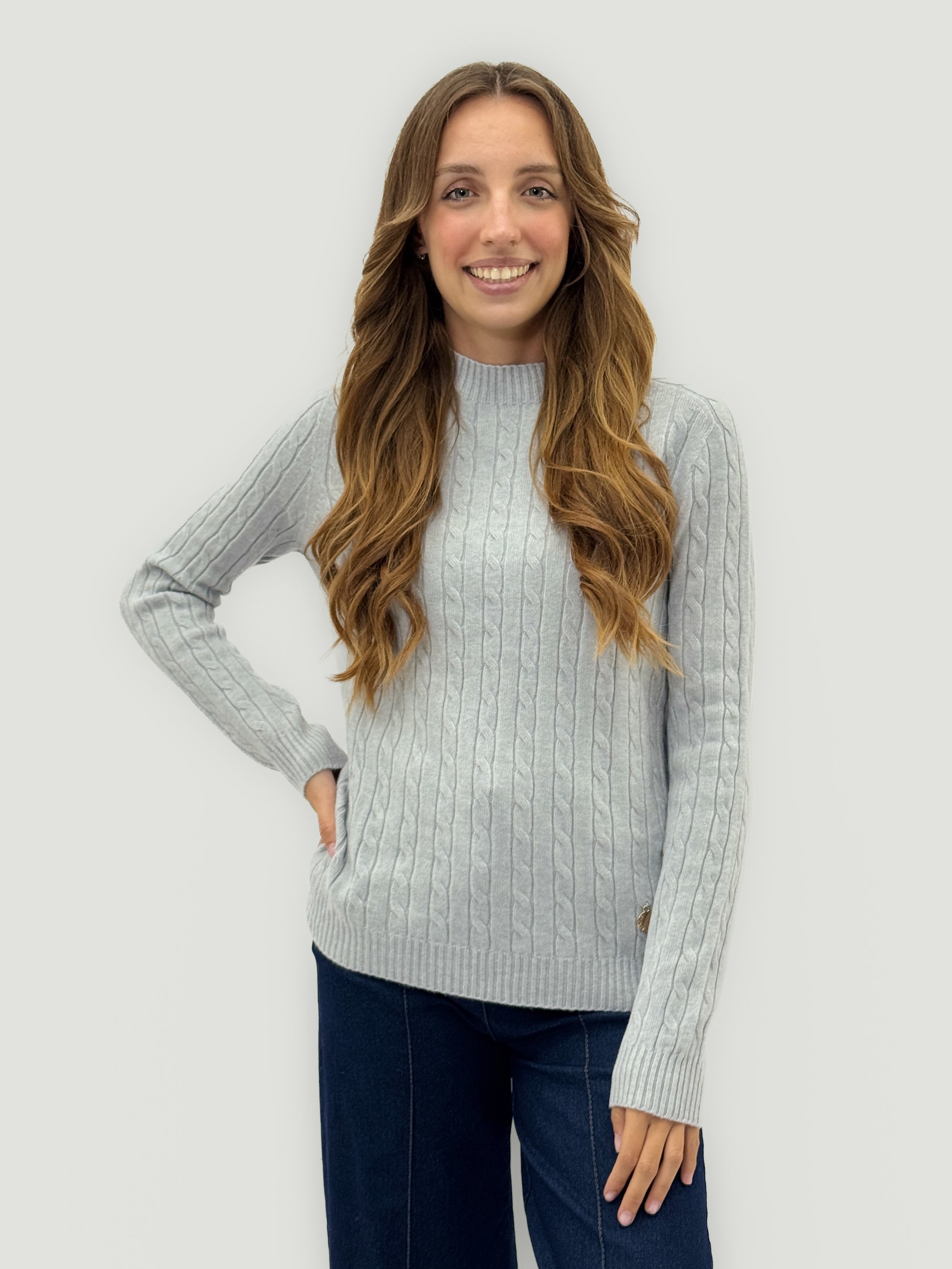Maglia morbida trecce basic – Calore e semplicità raffinata