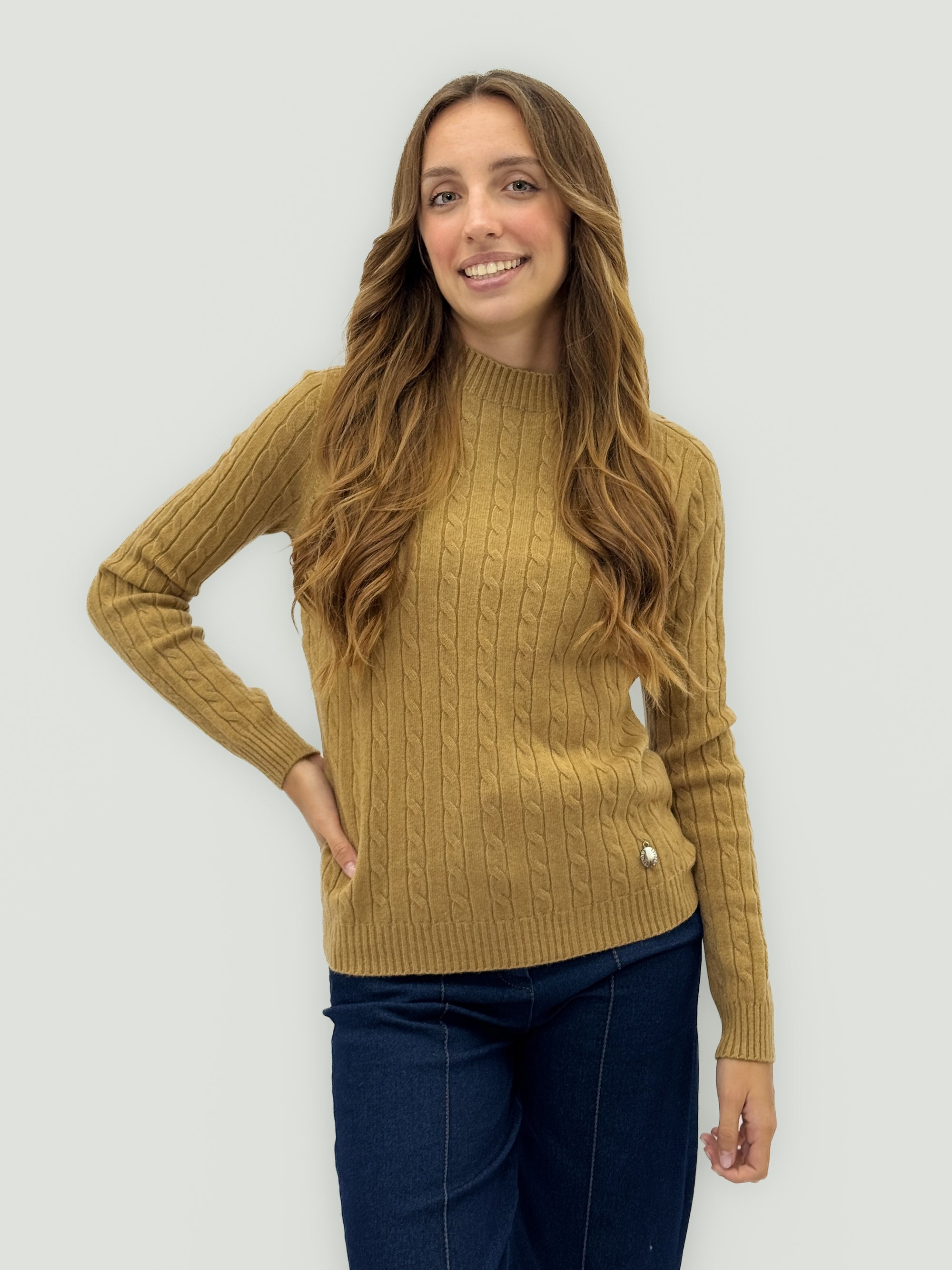 Maglia morbida trecce basic – Calore e semplicità raffinata