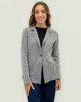 Giacca in maglia con bottone – Comfort e classe senza tempo