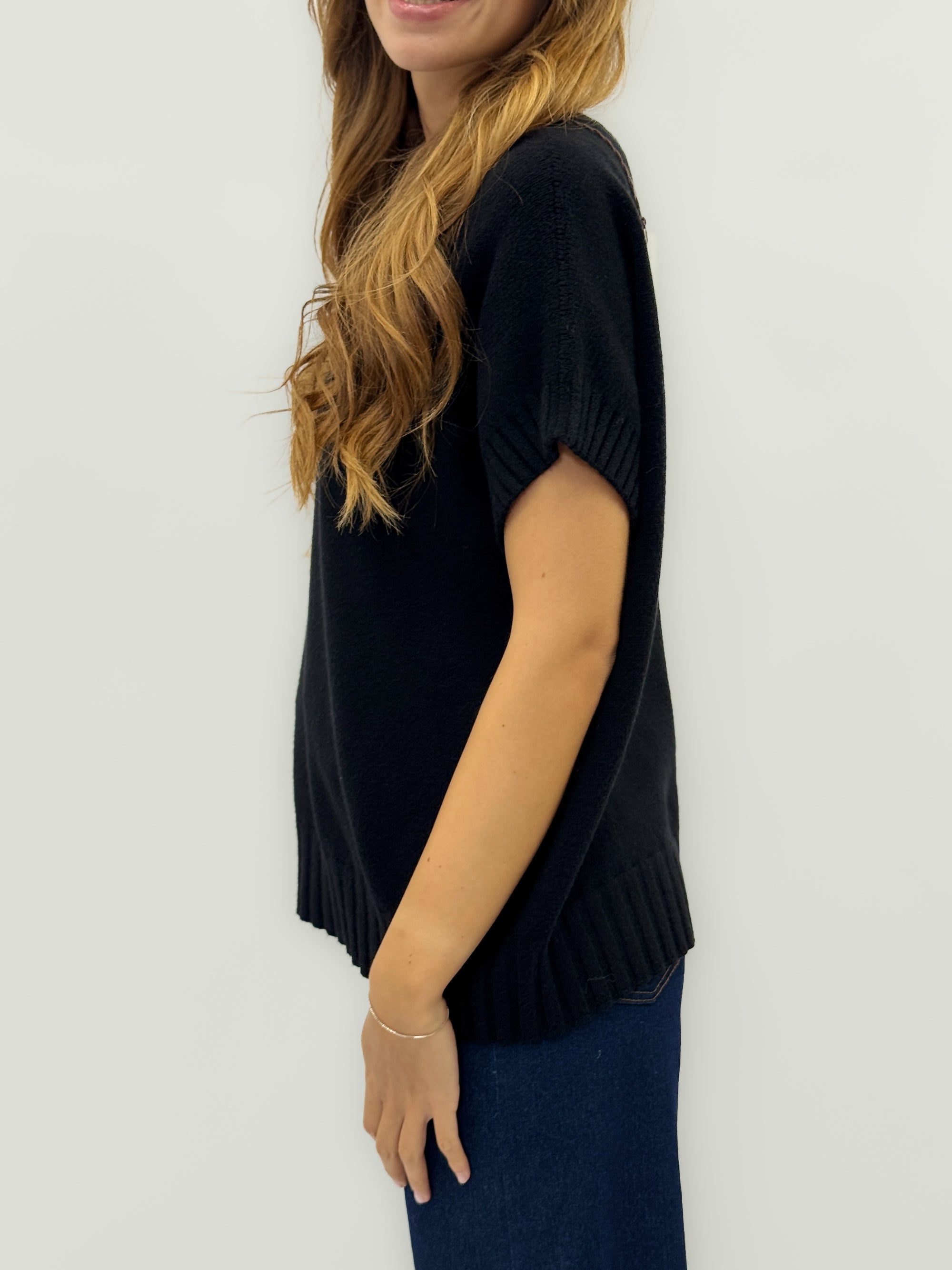 Maglia smanicata morbida – Stile minimal e versatilità assoluta