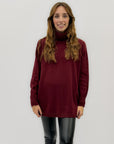 Maglione dolcevita oversize – Con bottoni laterali e orlo stondato