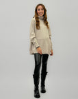 Maglione dolcevita oversize – Con bottoni laterali e orlo stondato