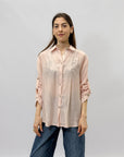 Camicia con maniche arrotolate