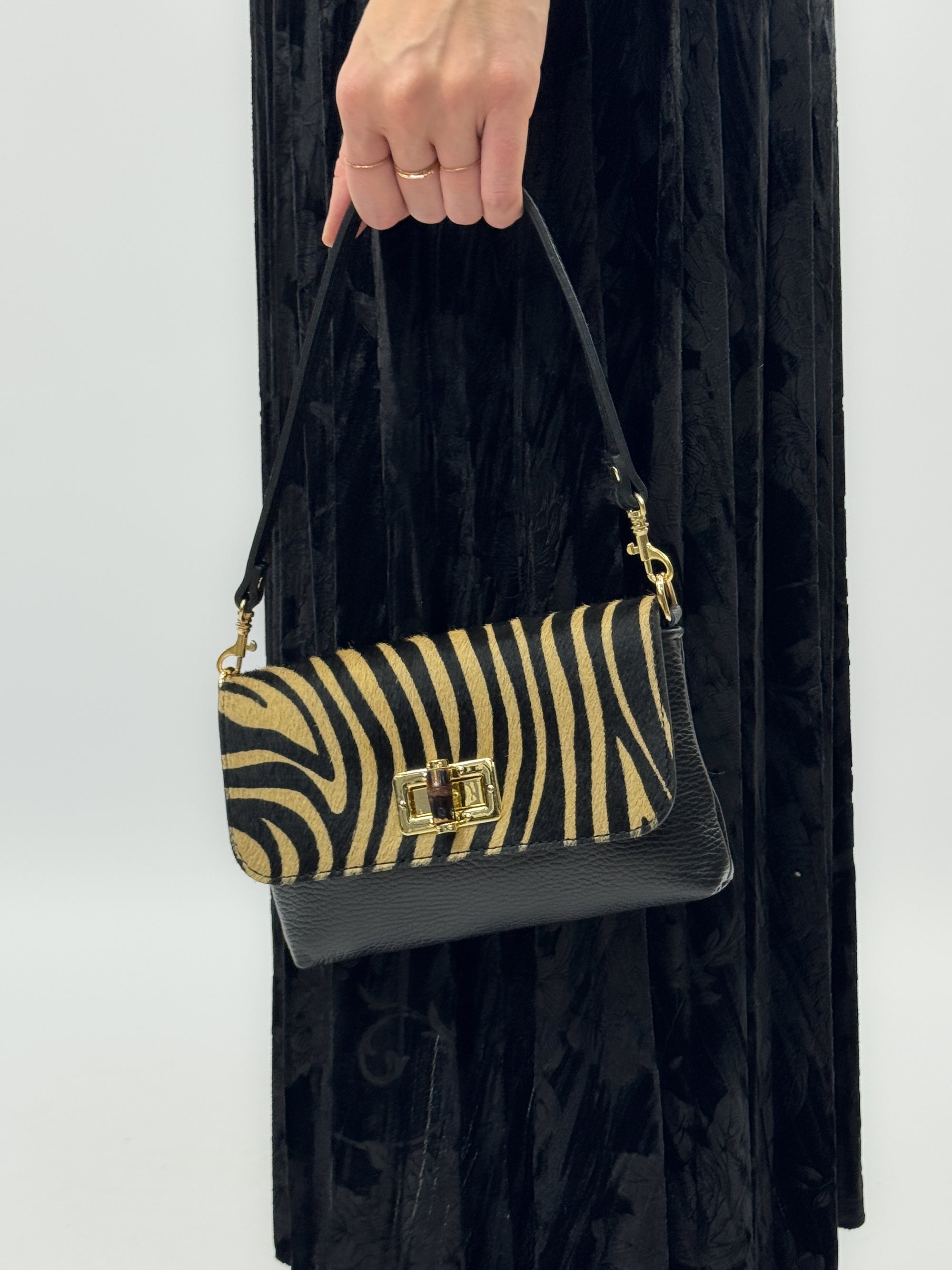 Borsa in vera pelle con stampa animalier – Made in Italy