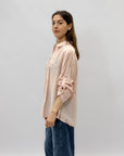 Camicia con maniche arrotolate