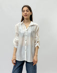 Camicia con maniche arrotolate