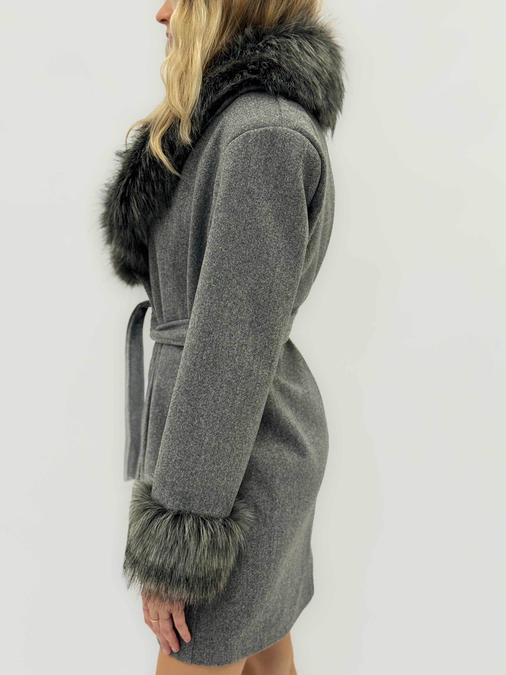 Cappotto “Adele” con inserti in eco-pelliccia – Made in Italy