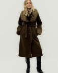 Cappotto lungo con collo e polsini in ecopelliccia