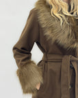 Cappotto lungo con collo e polsini in ecopelliccia