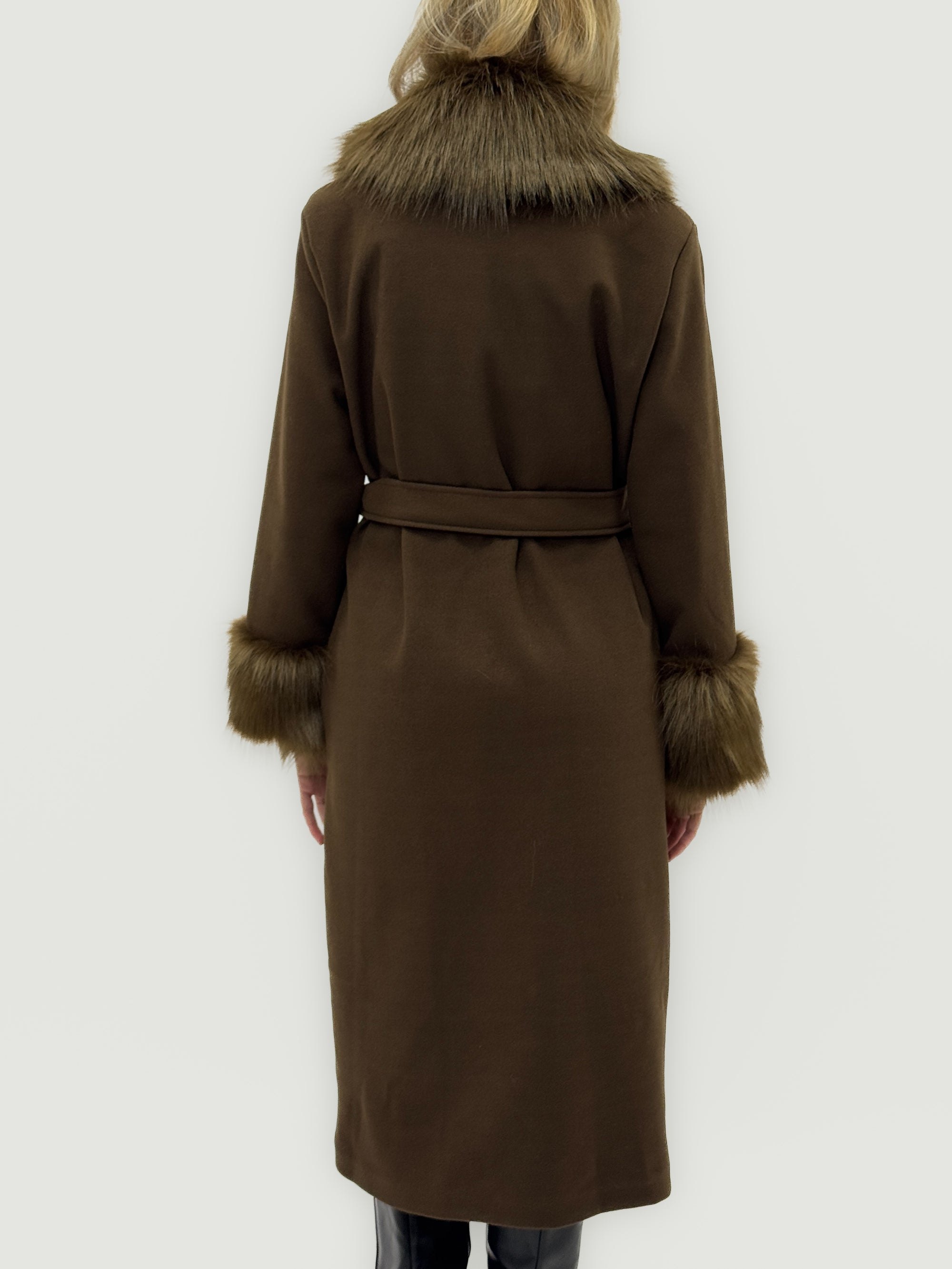 Cappotto lungo con collo e polsini in ecopelliccia