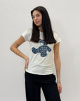T-shirt con orsetto ricamato