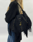Borsa a spalla in suede con frange e borchie