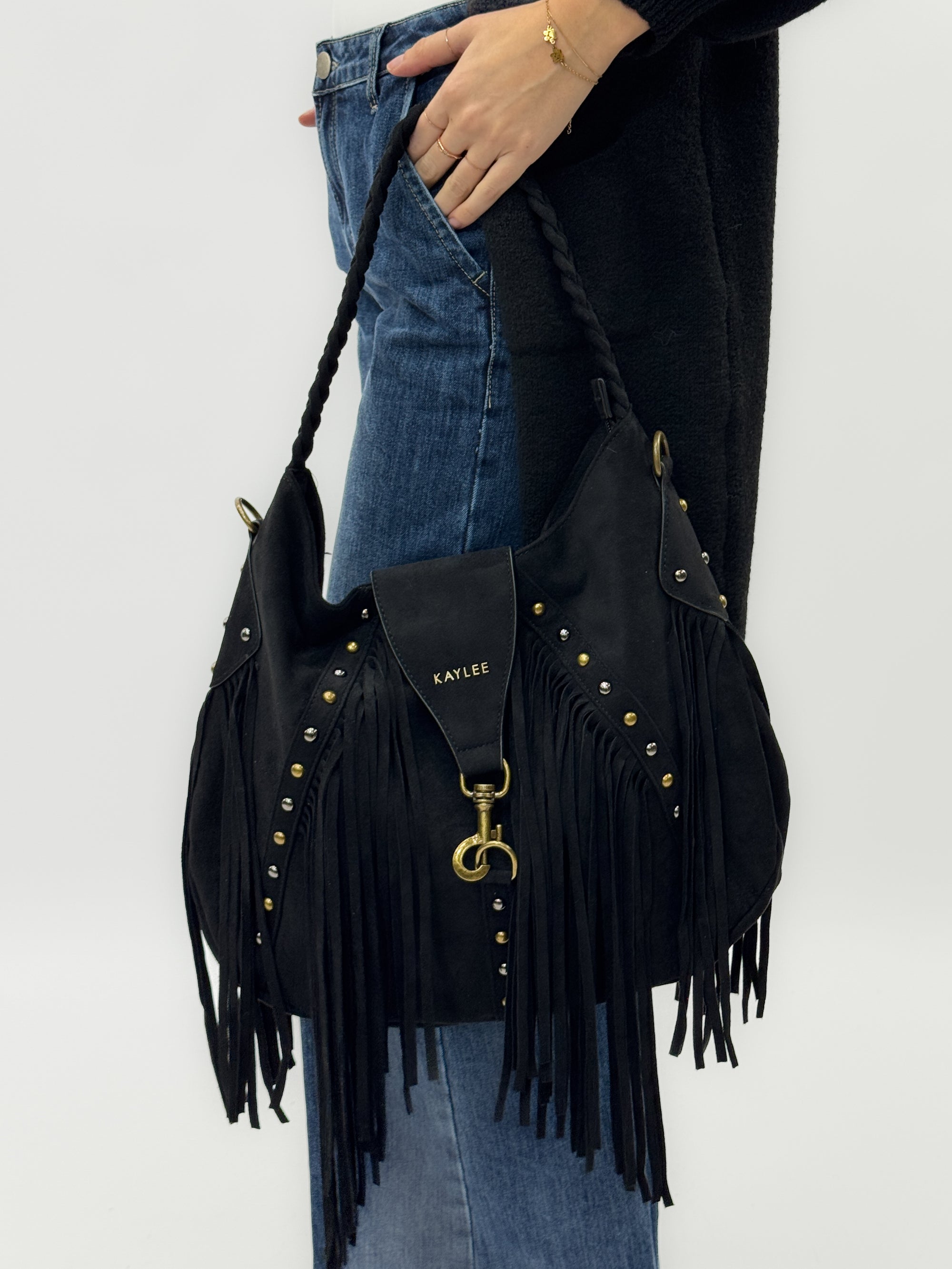 Borsa a spalla in suede con frange e borchie