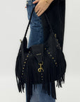 Borsa a spalla in suede con frange e borchie
