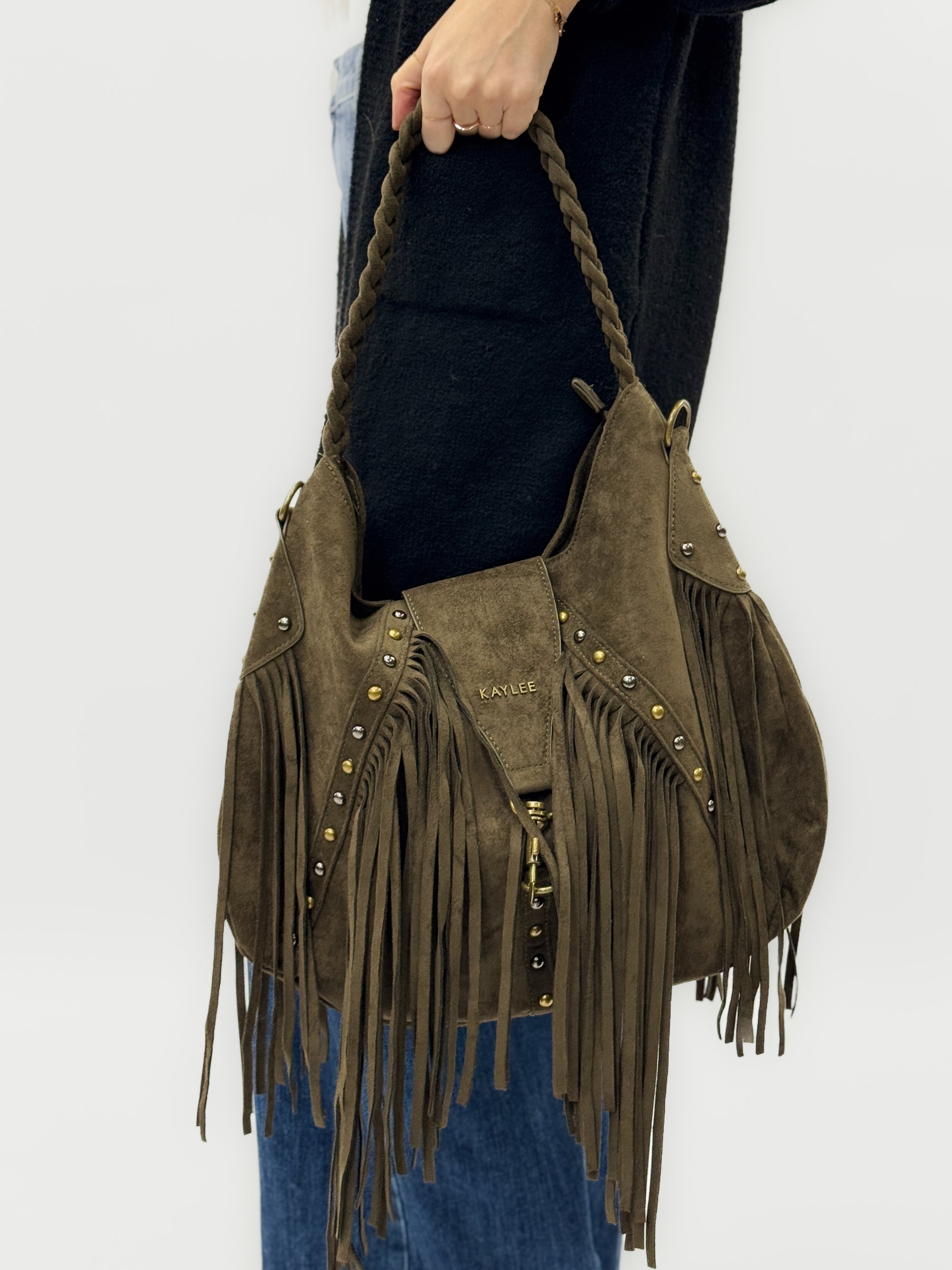 Borsa a spalla in suede con frange e borchie