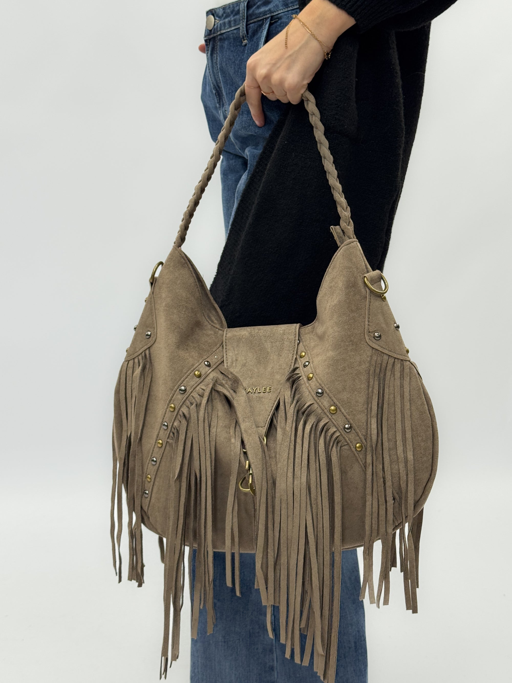 Borsa a spalla in suede con frange e borchie