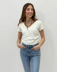 T-shirt con scollo a v