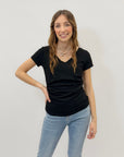 T-shirt con scollo a v