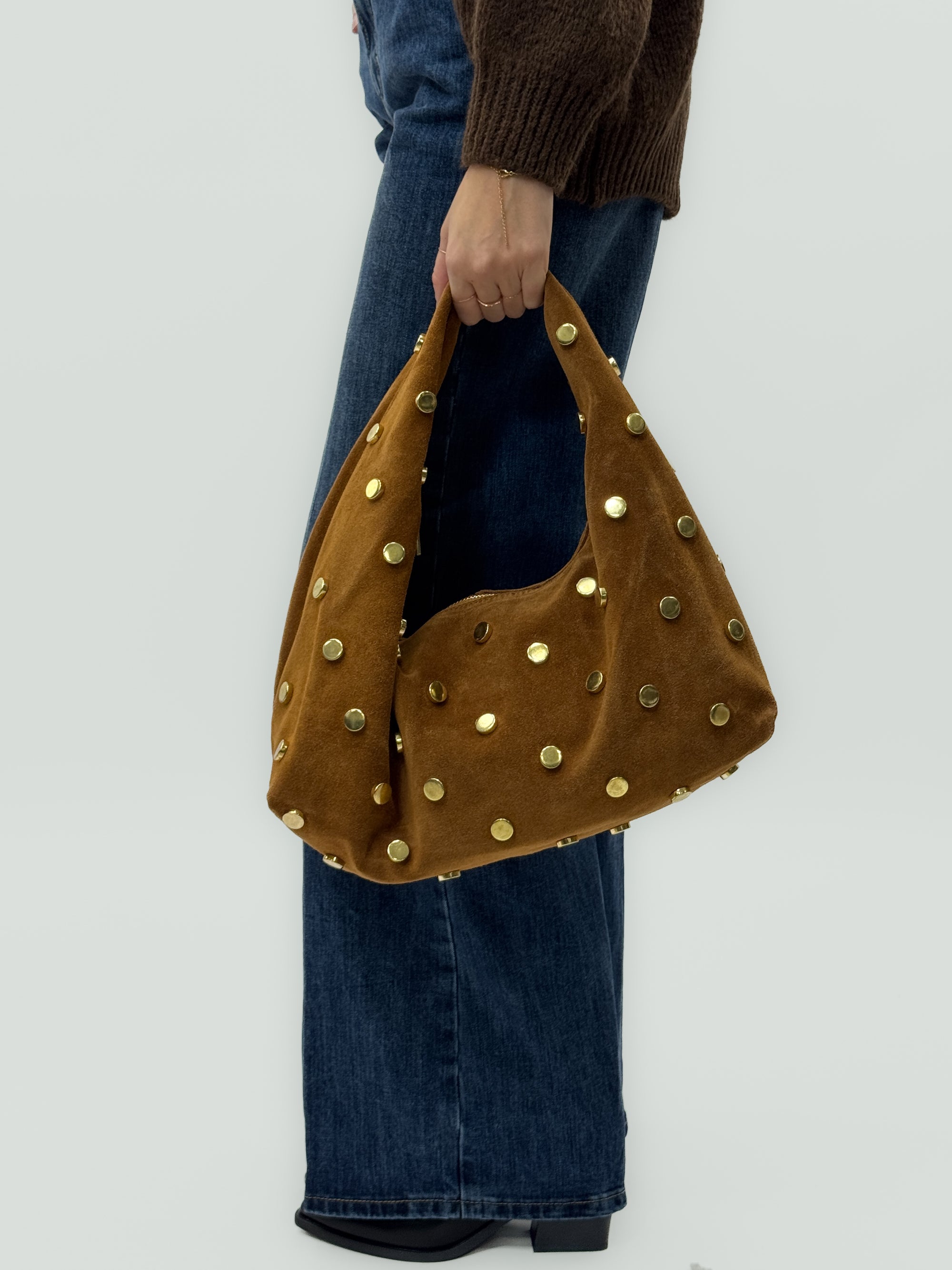 Borsa “Nora” in vera pelle scamosciata con borchie – Made in Italy