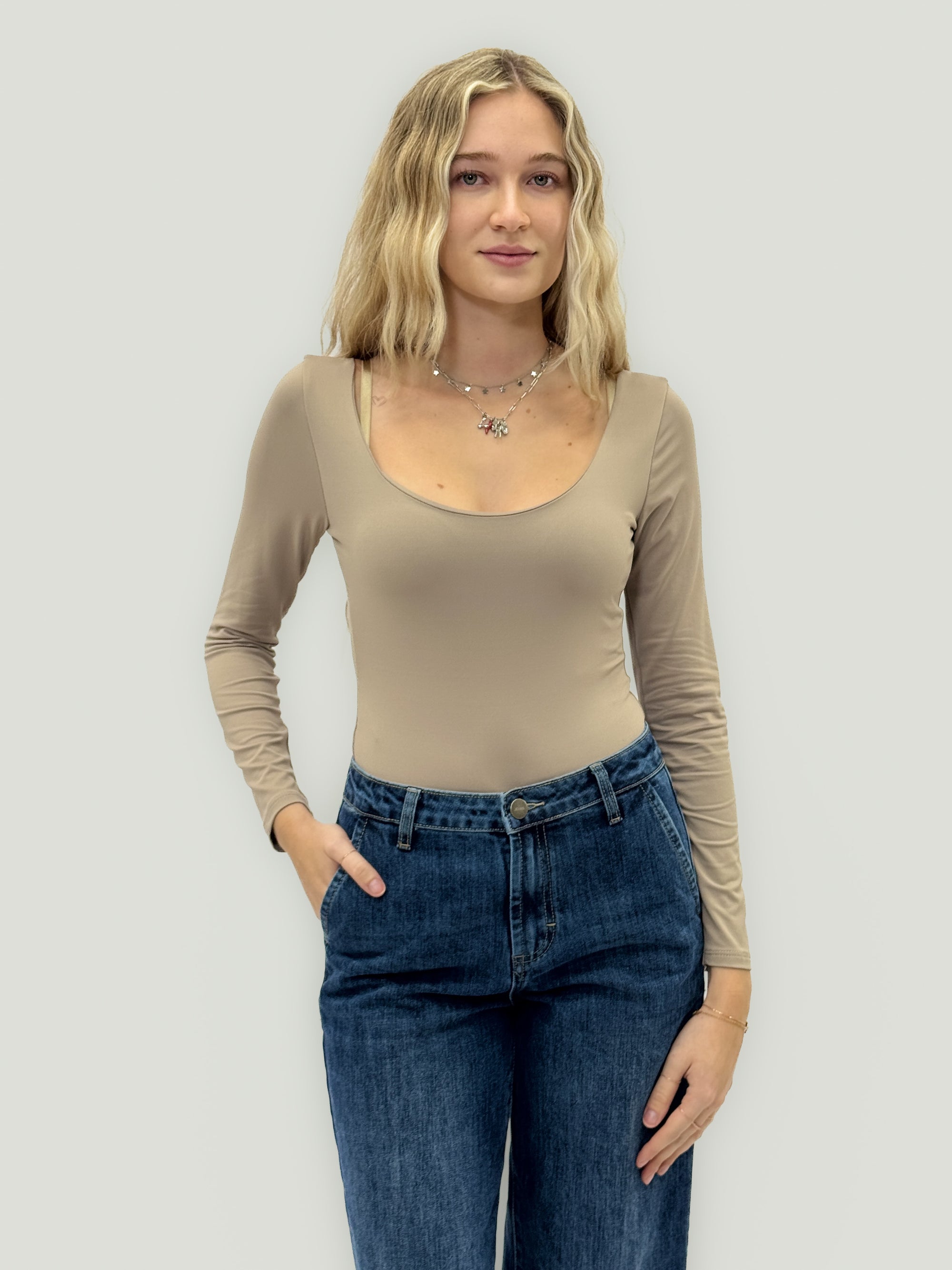 Body a maniche lunghe con scollo ampio